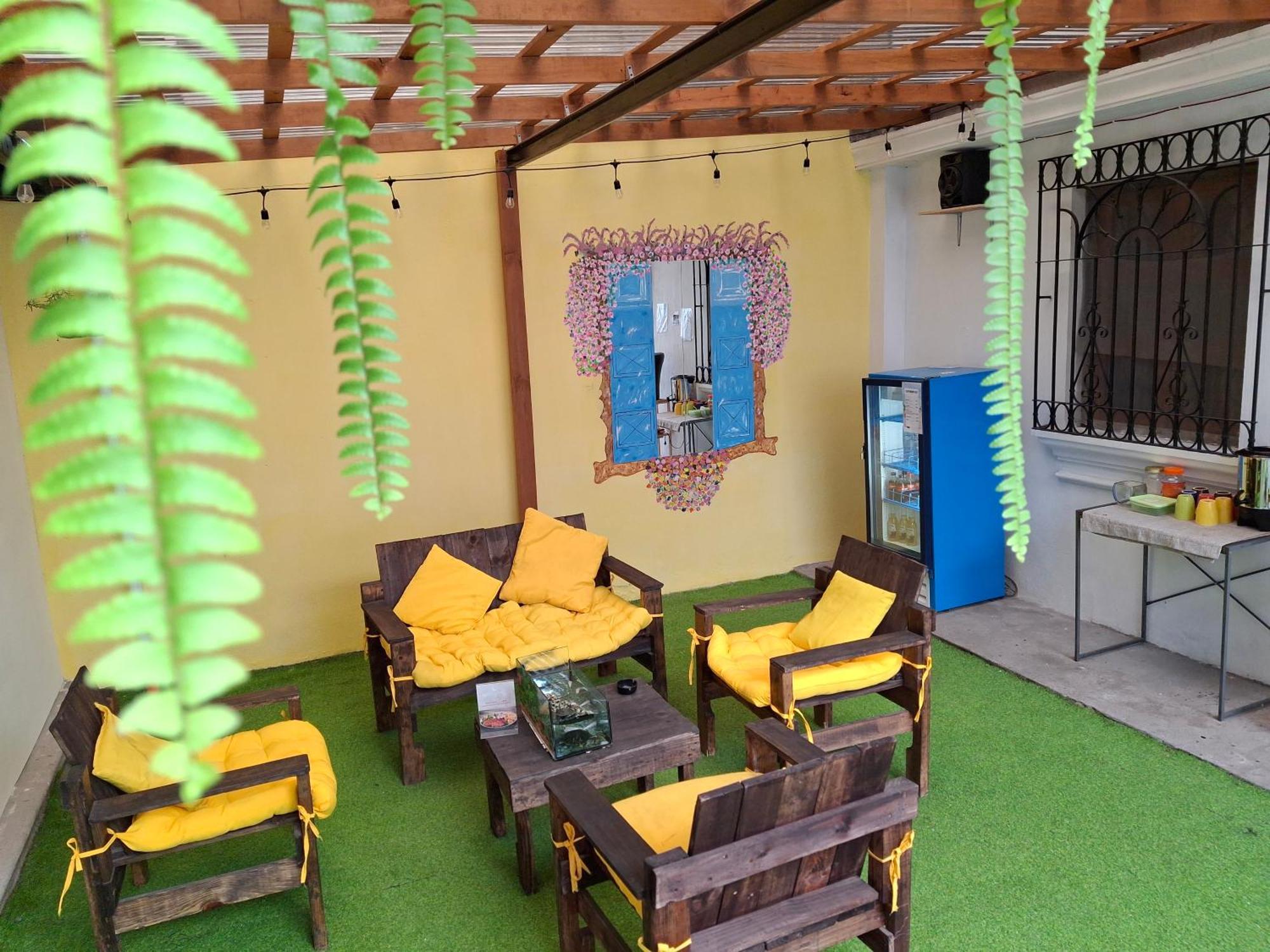 Blue Moon Hostel Antigua Exterior photo