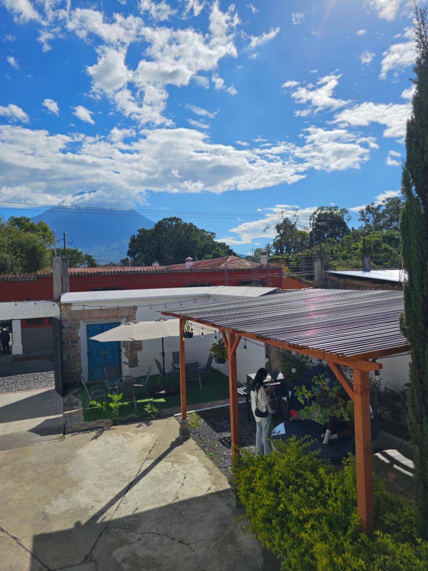 Blue Moon Hostel Antigua Exterior photo